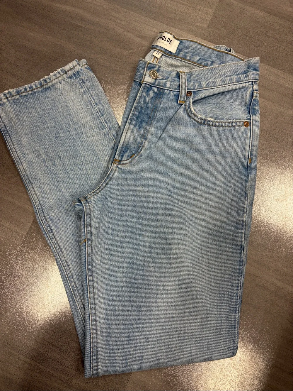 AGOLDE Lyle Low-Rise Slim Jeans in Switch Wash